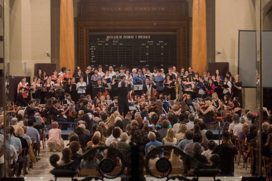El Coro del Conservatorio "Juan José Castro" junto a la Sinfónica Joven y una masiva concurrencia en una nueva interesante velada del Ciclo Musical BCBA.