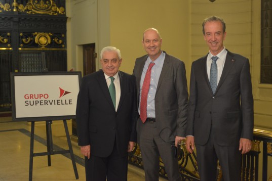 Adelmo Gabbi, Federico Sturzenegger y Patricio Supervielle, previo al acto central.