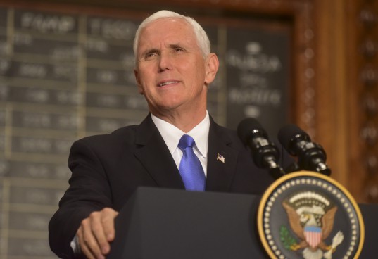 El Vicepresidente de los Estados Unidos, Michael Pence, en la Bolsa de Comercio de Buenos Aires